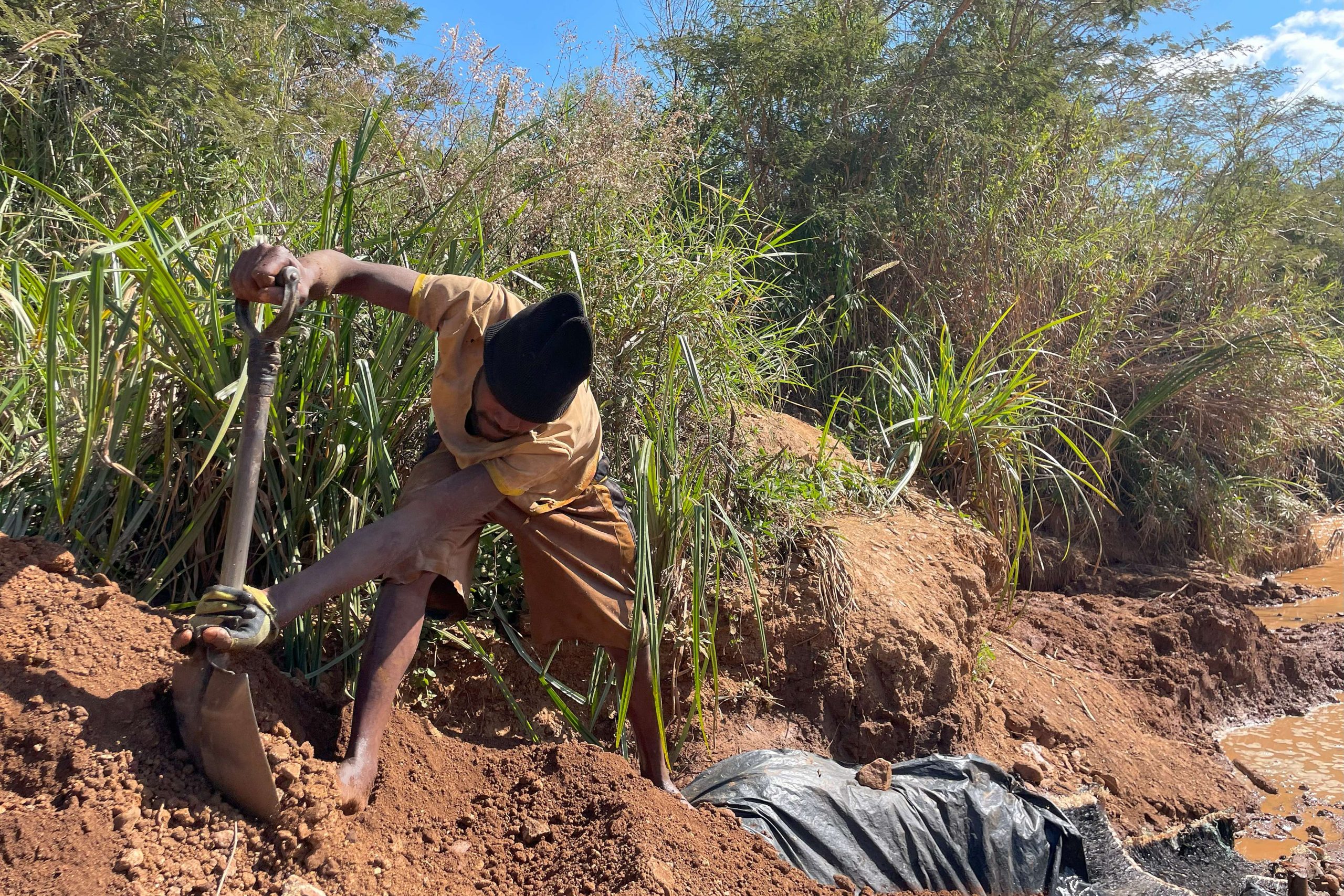 Zimbabwe’s gold push: Can formalisation curb smuggling and damage?