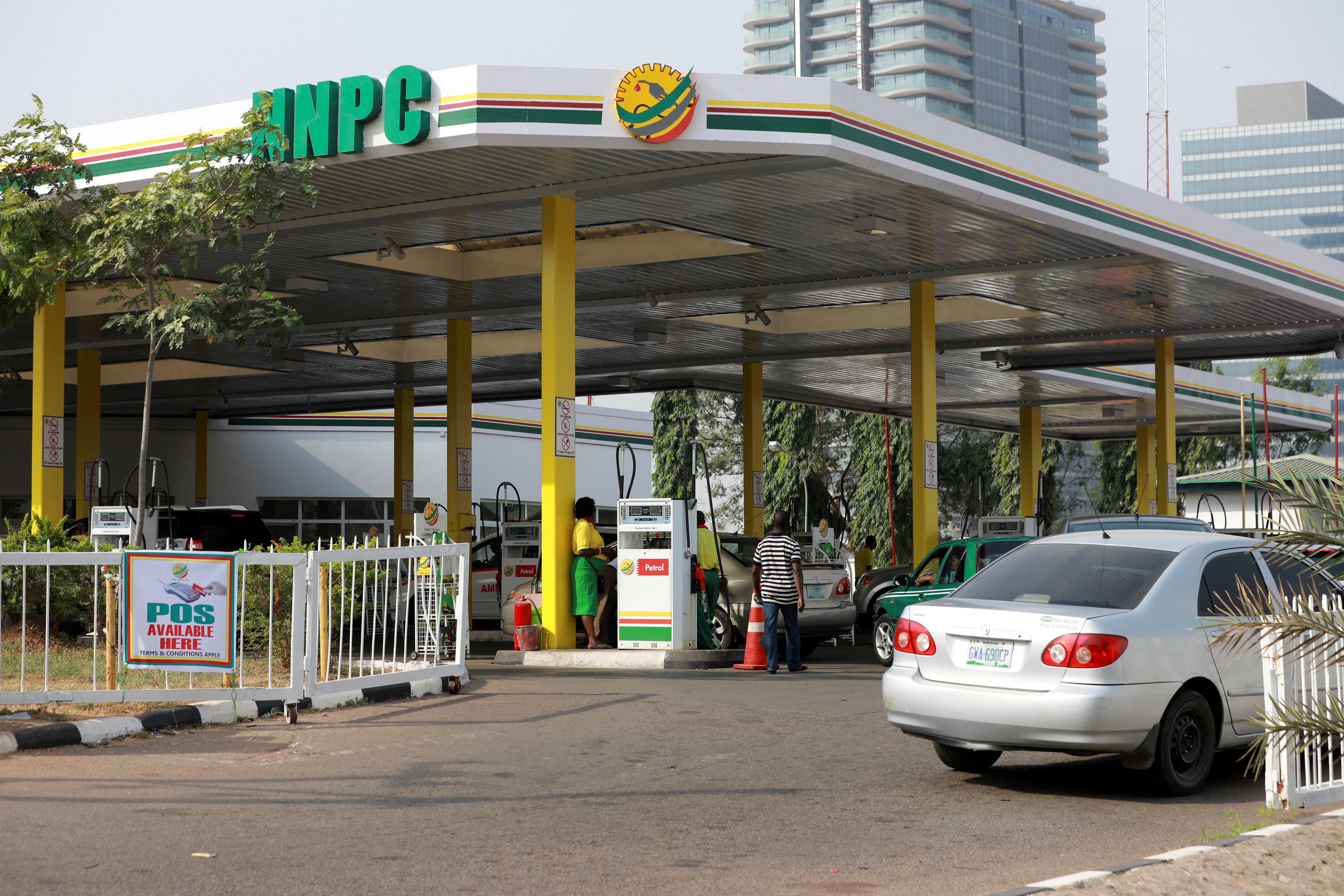 Nigeria’s accelerating inflation puts the skids on plans to end fuel ...