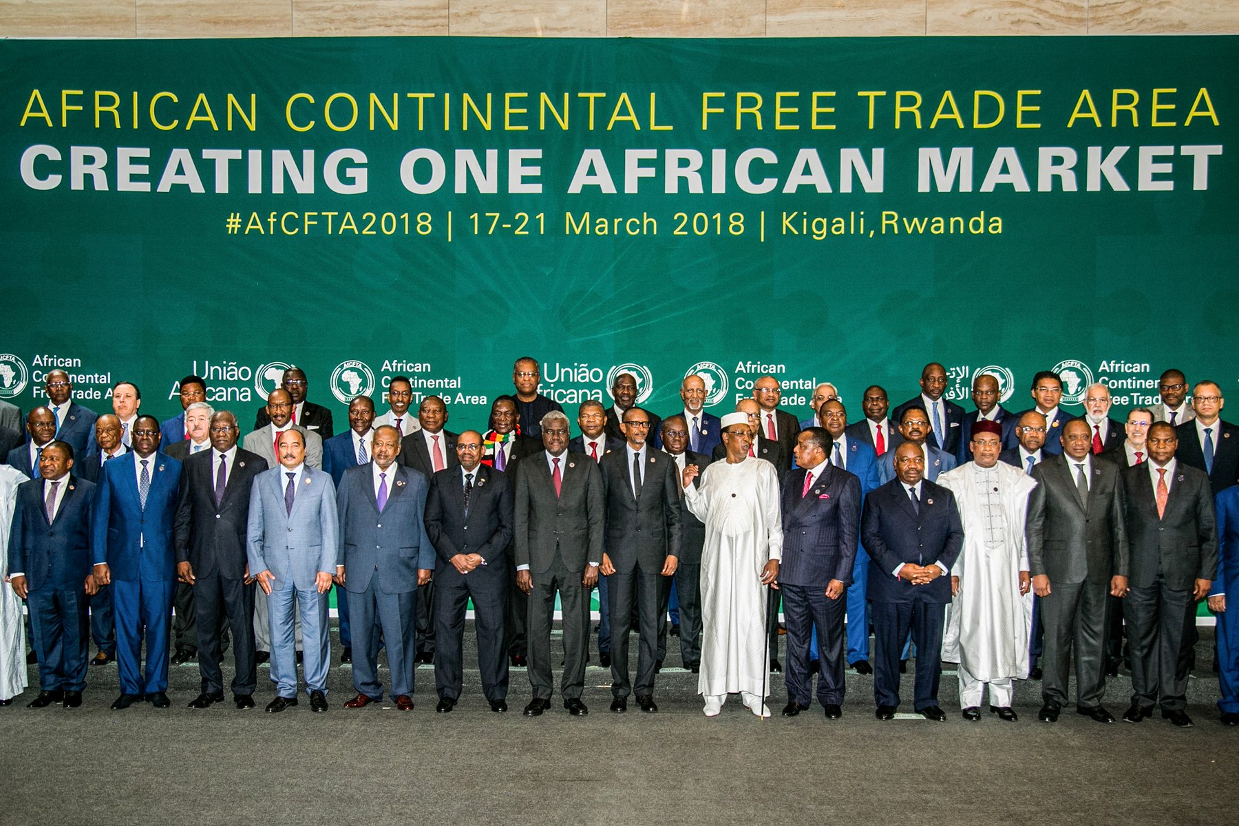 Afrika liderleri ve hükümet yetkilileri, 21 Mart 2018'de Kigali'de düzenlenen AU zirvesinde AfCFTA'nın oluşturulmasına adanmış bir toplantıda.