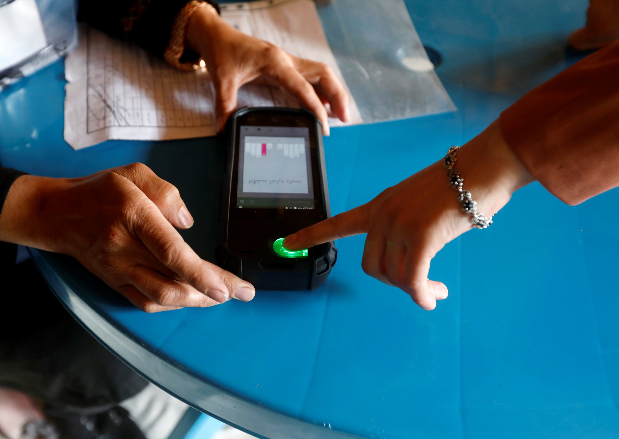 Biometric Identification: how far can we go?