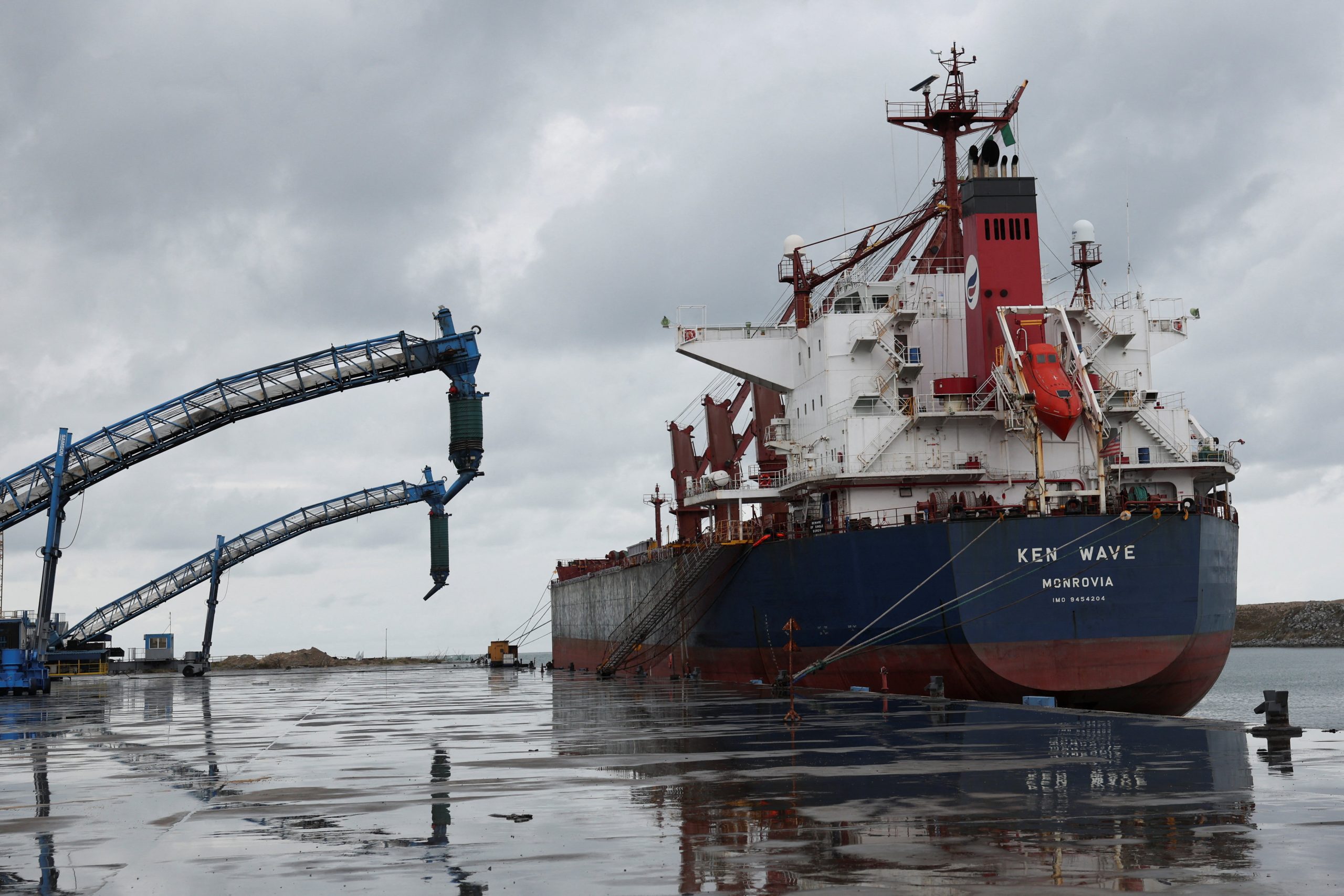 Nigeria’s oil industry calls back retirees as skills pipeline falters Nigeria’s oil industry calls back retirees as skills pipeline falters