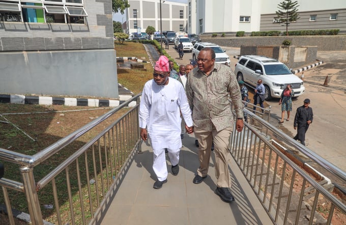 Former Nigerian President Olusegun Obasanjo leads former Kenyan President Uhuru Kenyatta on a tour of the Olusegun Obasanjo Presidential Library (OOPL) in Abeokuta, Ogun State on 3 January, 2026.
