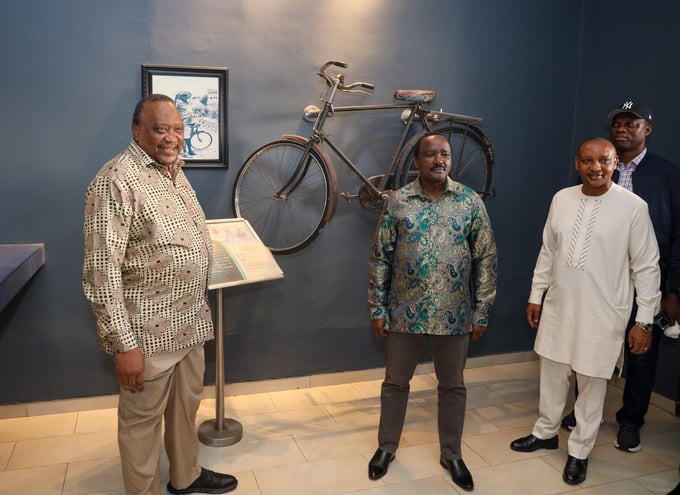 Kenya’s former President Uhuru Kenyatta and former VP Kalonzo Musyoka pose in front of Obasanjo’s trusty bicycle at the Olusegun Obasanjo Presidential Library (OOPL) in Abeokuta, Ogun State on 3 January, 2026.